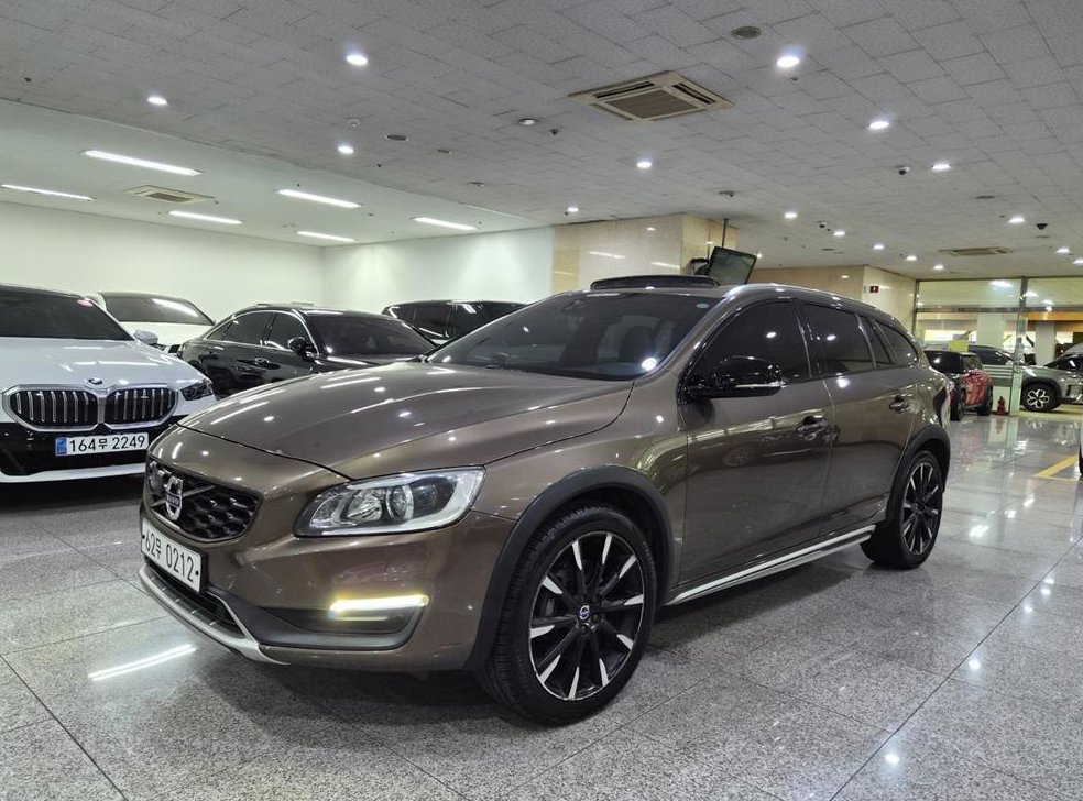 볼보 V60 2.5 T5 AWD 사진 2