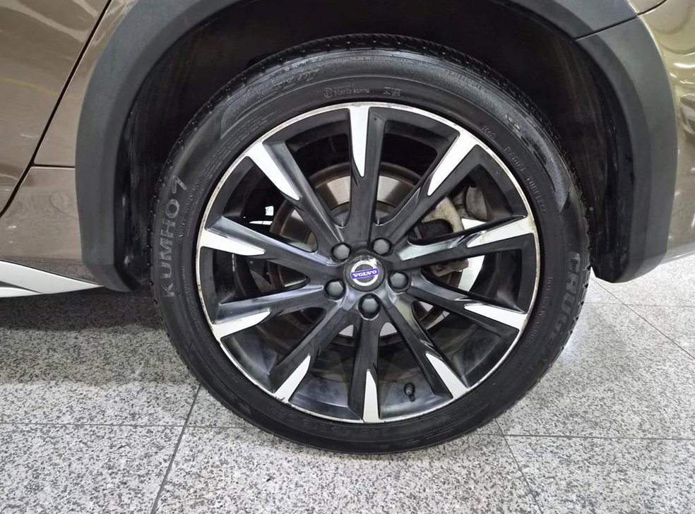 볼보 V60 2.5 T5 AWD 사진 20