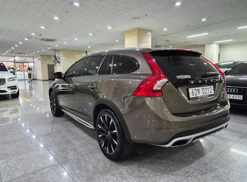 볼보 V60 2.5 T5 AWD 사진 3