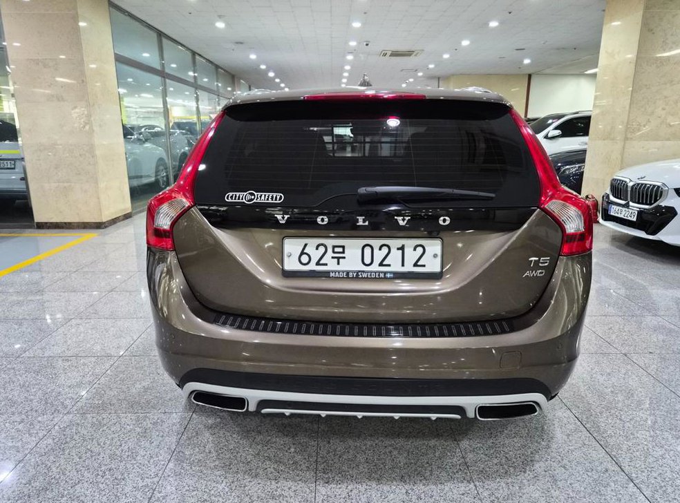 볼보 V60 2.5 T5 AWD 사진 4