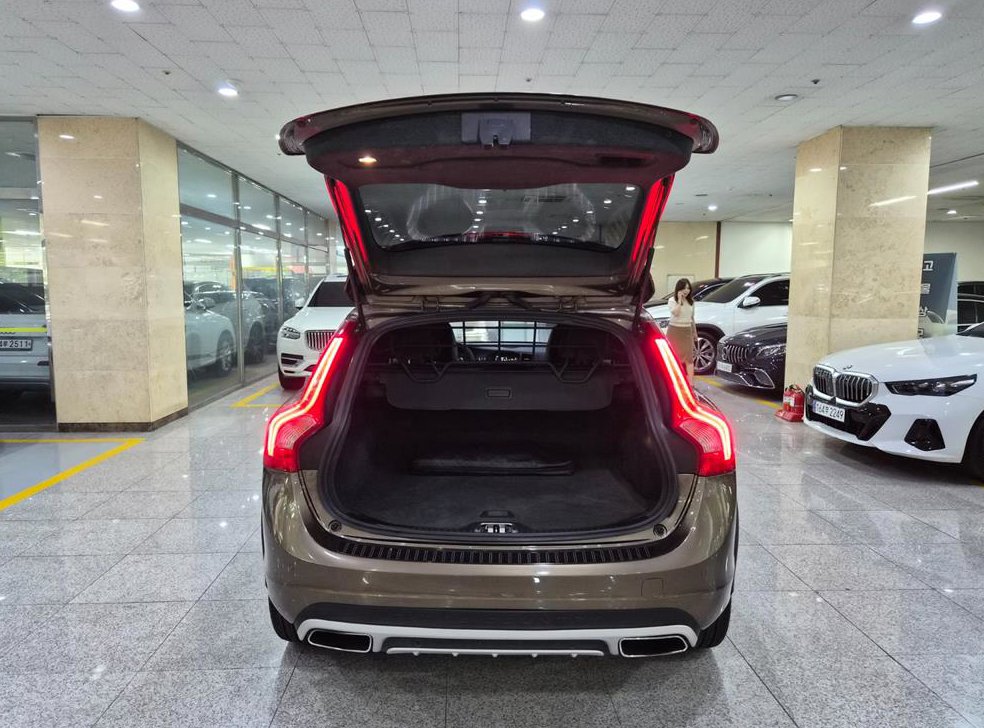 볼보 V60 2.5 T5 AWD 사진 5