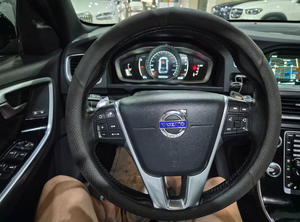 볼보 V60 2.5 T5 AWD 사진 8