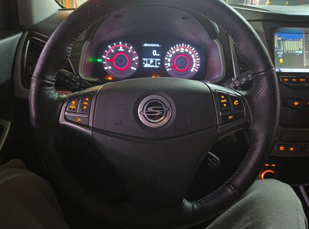 KG모빌리티(쌍용)  코란도 2WD 2.2 DX 사진 8