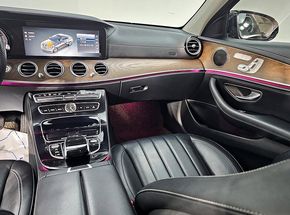 벤츠 E 클래스 E220d 익스클루시브 사진 10
