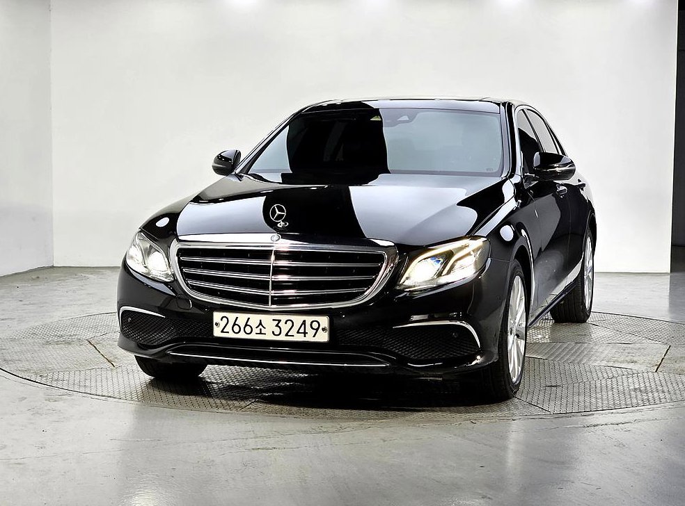 벤츠 E 클래스 E220d 익스클루시브 사진 2