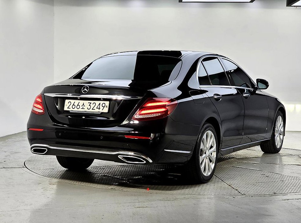 벤츠 E 클래스 E220d 익스클루시브 사진 4