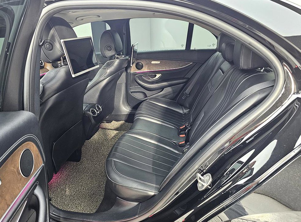 벤츠 E 클래스 E220d 익스클루시브 사진 9