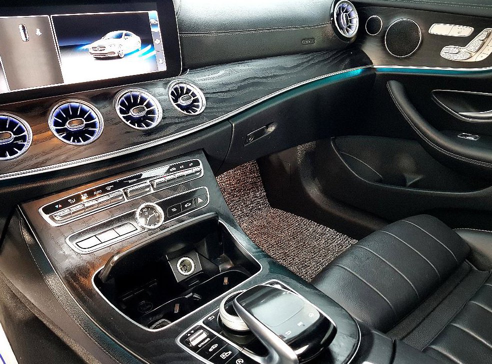 벤츠 E 클래스 E220d 쿠페 사진 10