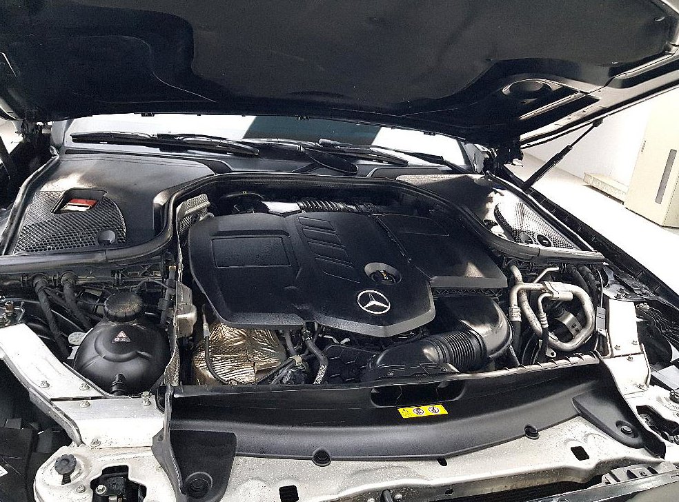 벤츠 E 클래스 E220d 쿠페 사진 6