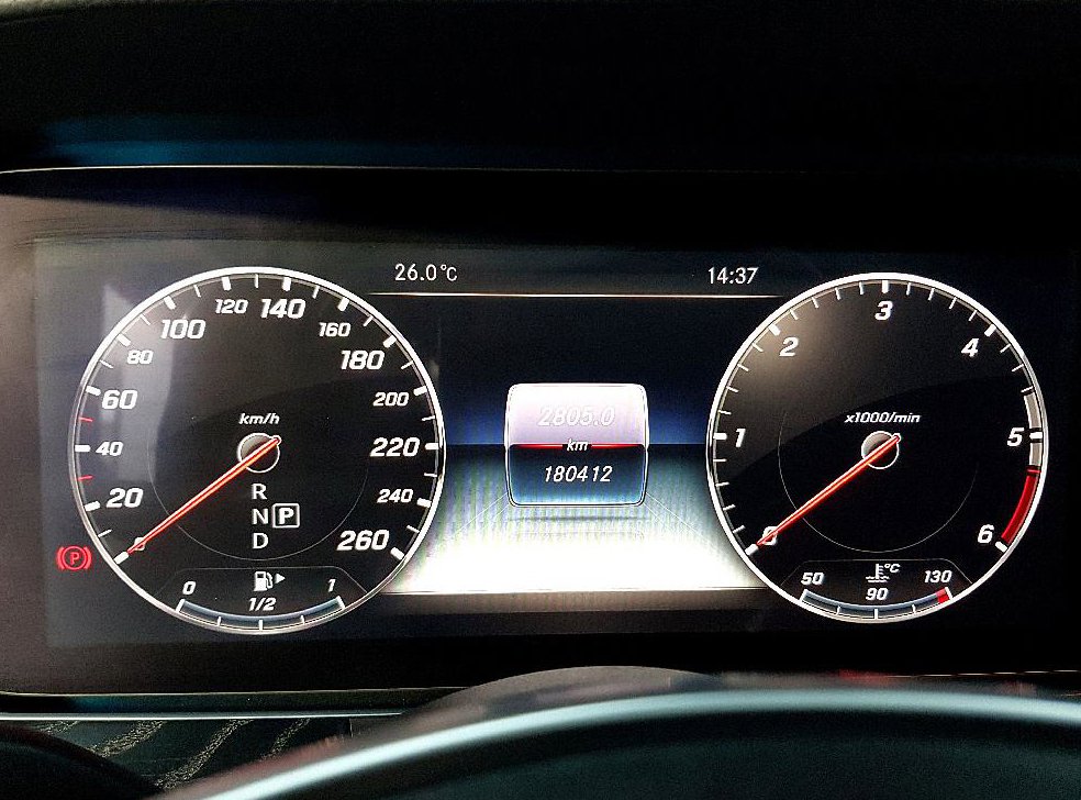 벤츠 E 클래스 E220d 쿠페 사진 7