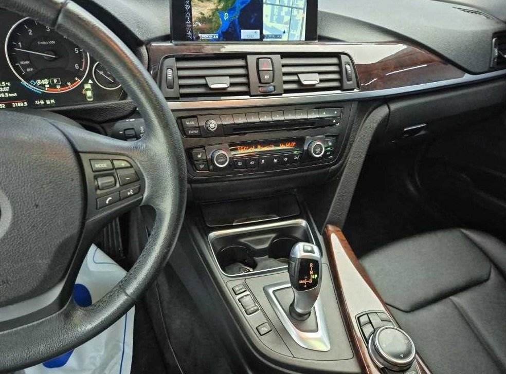 BMW 3시리즈 320d 사진 10