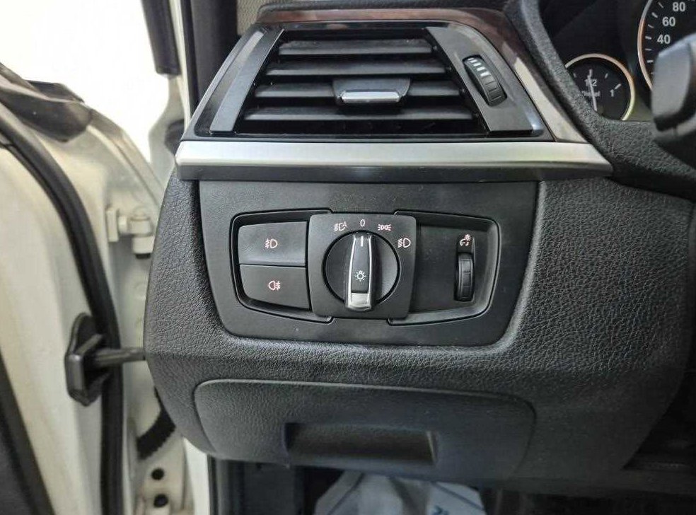 BMW 3시리즈 320d 사진 18