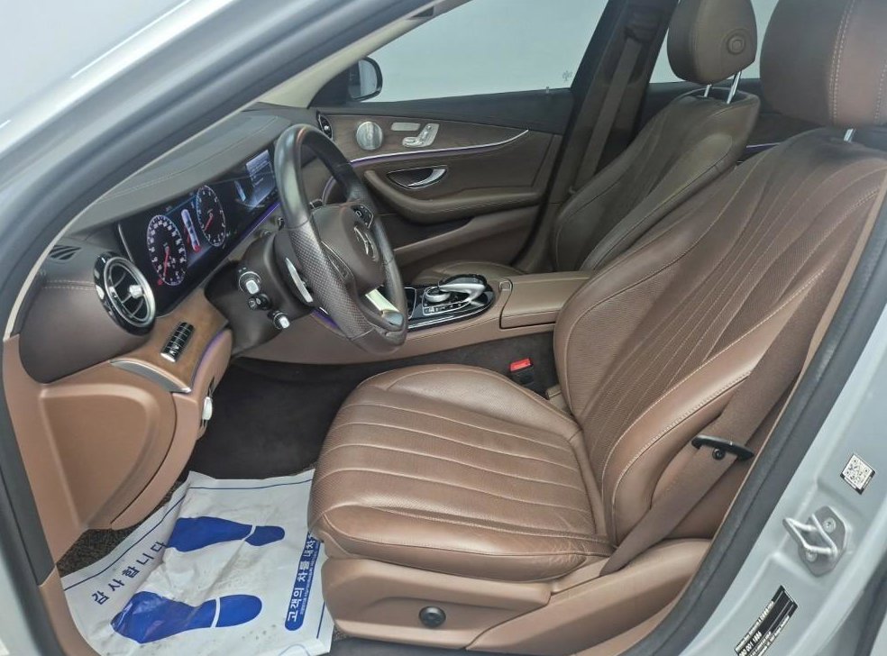 벤츠 E 클래스 E300 4MATIC 익스클루시브 사진 11