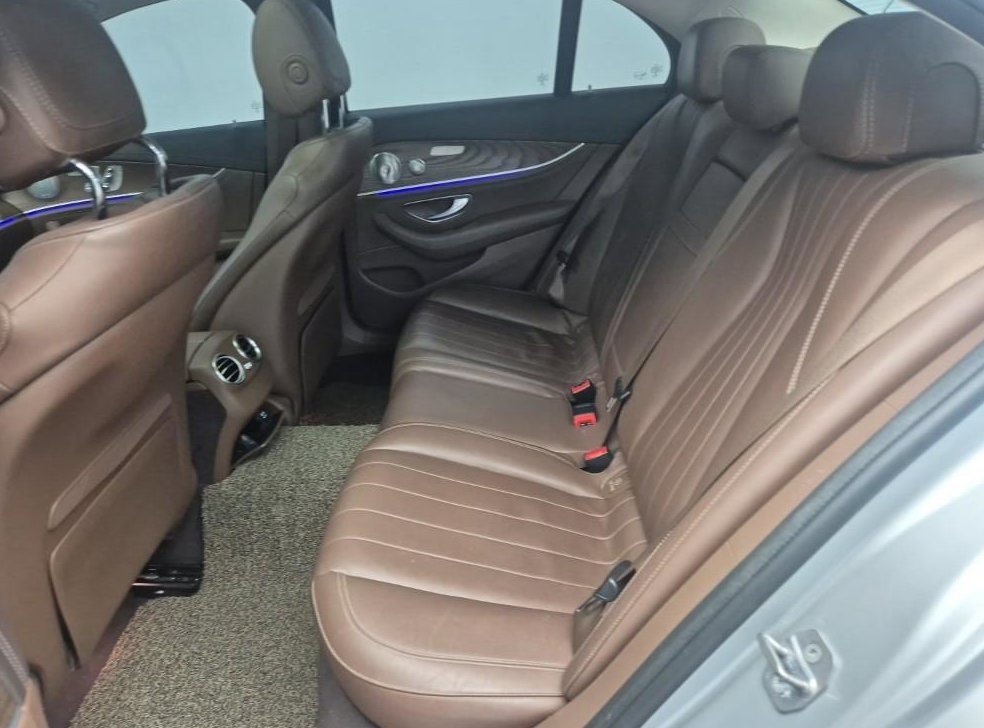 벤츠 E 클래스 E300 4MATIC 익스클루시브 사진 12