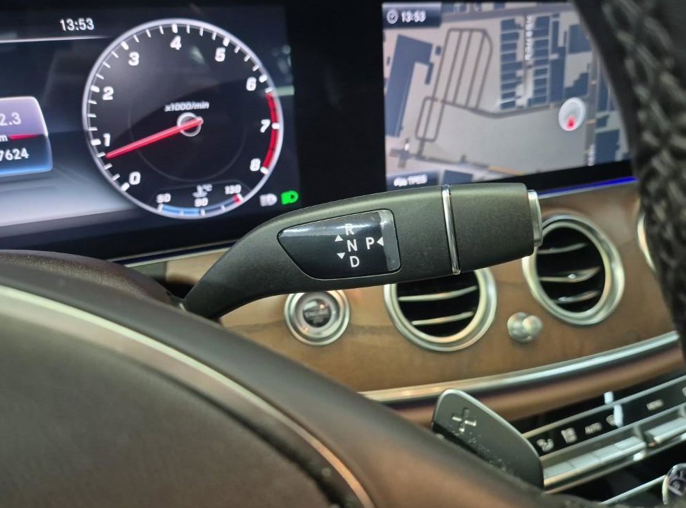 벤츠 E 클래스 E300 4MATIC 익스클루시브 사진 8