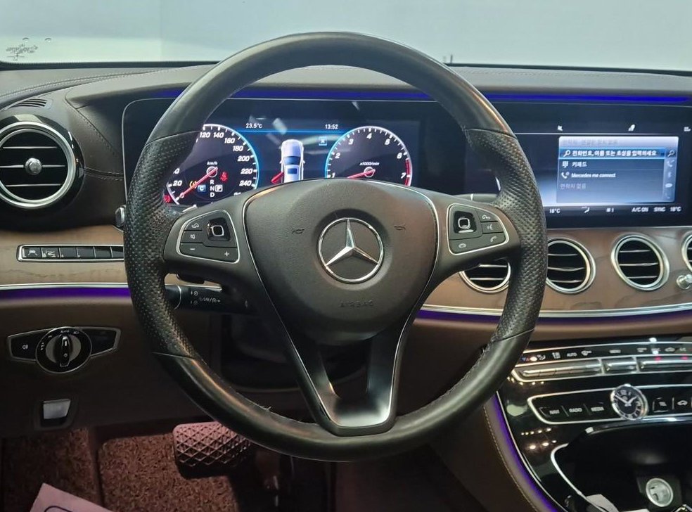 벤츠 E 클래스 E300 4MATIC 익스클루시브 사진 9