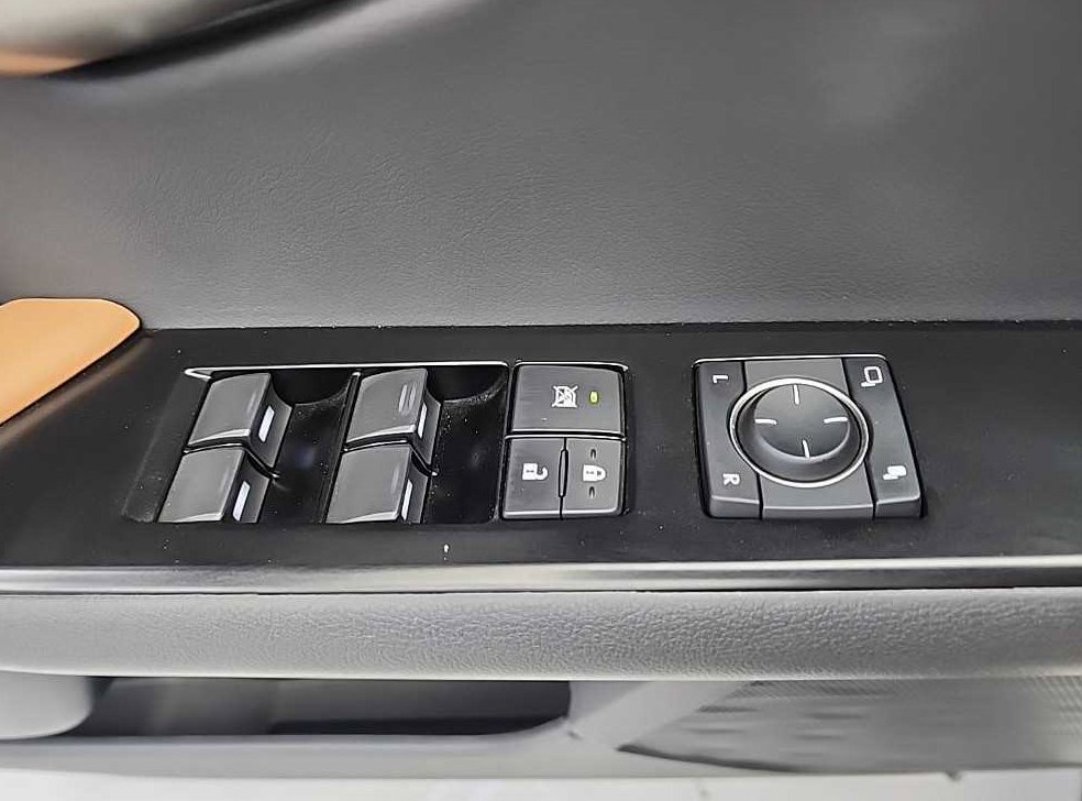 렉서스 UX 300e 사진 16