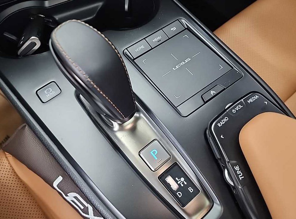 렉서스 UX 300e 사진 8