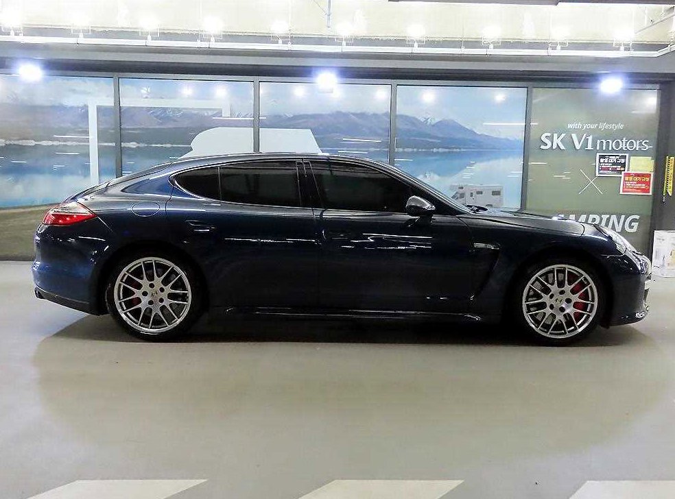 포르쉐 파나메라 4.8 GTS 사진 3