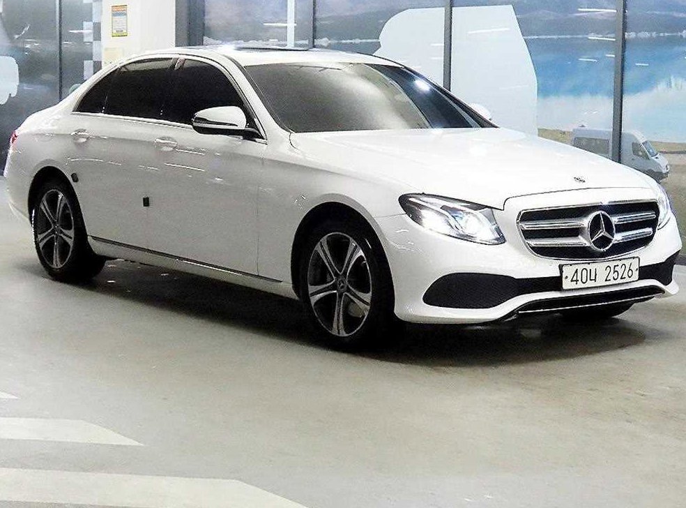 벤츠 E 클래스 E220d 아방가르드