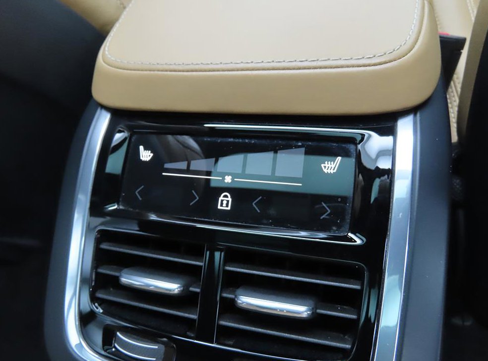 볼보 XC90 2.0 D5 AWD 사진 14