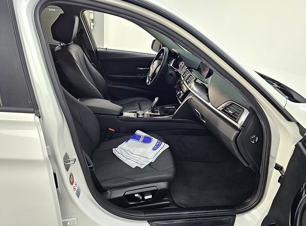 BMW 3시리즈 320d 사진 11