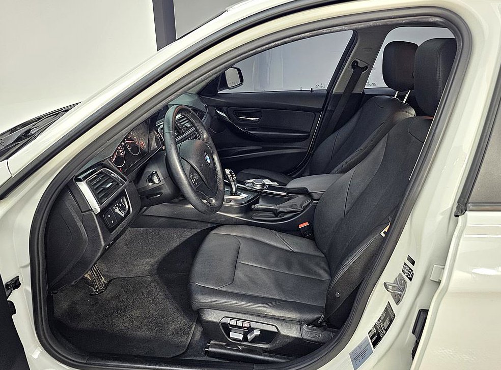 BMW 3시리즈 320d 사진 8
