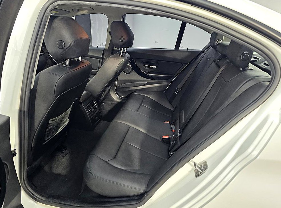 BMW 3시리즈 320d 사진 9