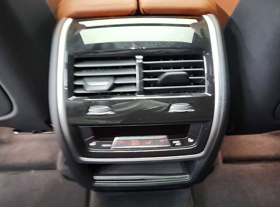 BMW X6 M50i 사진 13