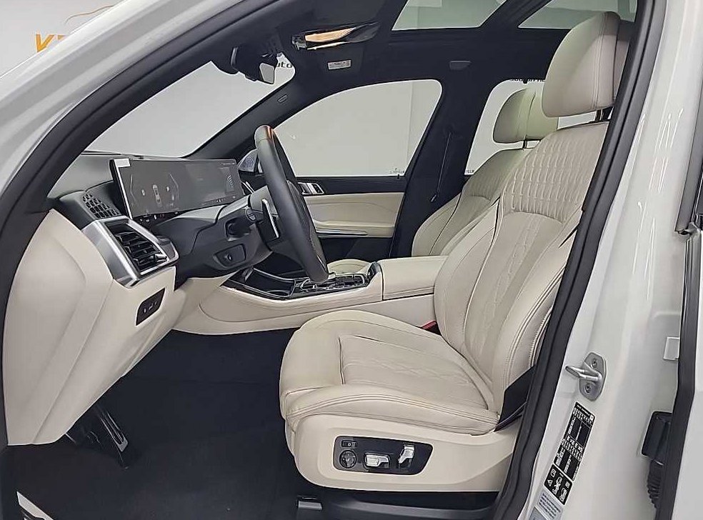 BMW X5 M60i 사진 11