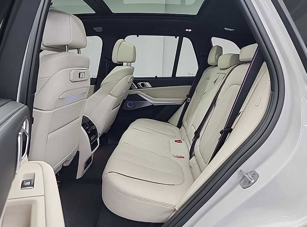 BMW X5 M60i 사진 12