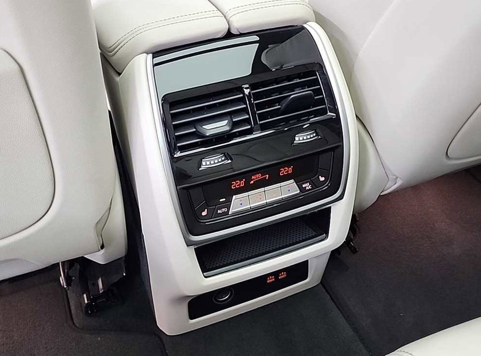 BMW X5 M60i 사진 13