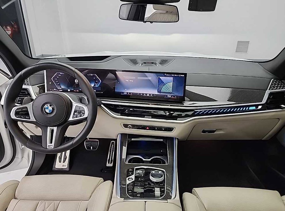BMW X5 M60i 사진 7