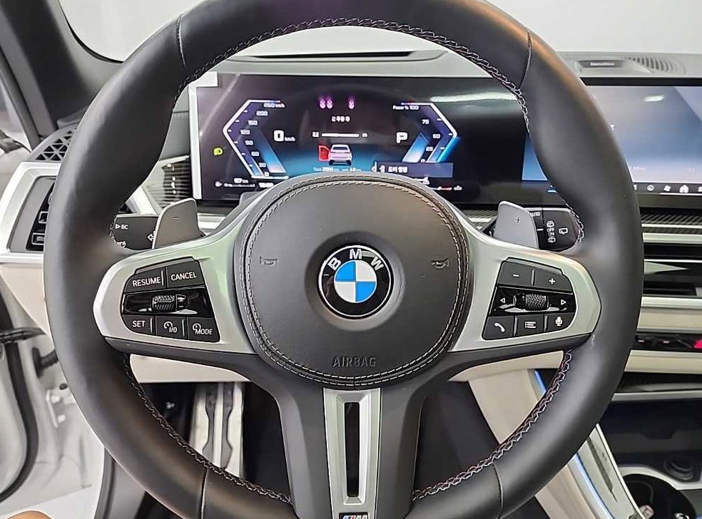 BMW X5 M60i 사진 9