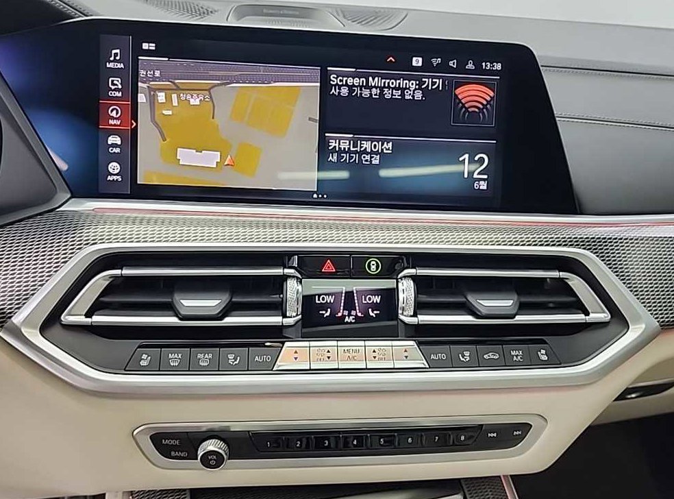 BMW X5 M50i 사진 10