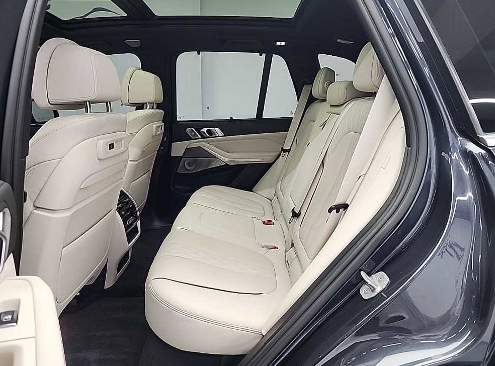 BMW X5 M50i 사진 12