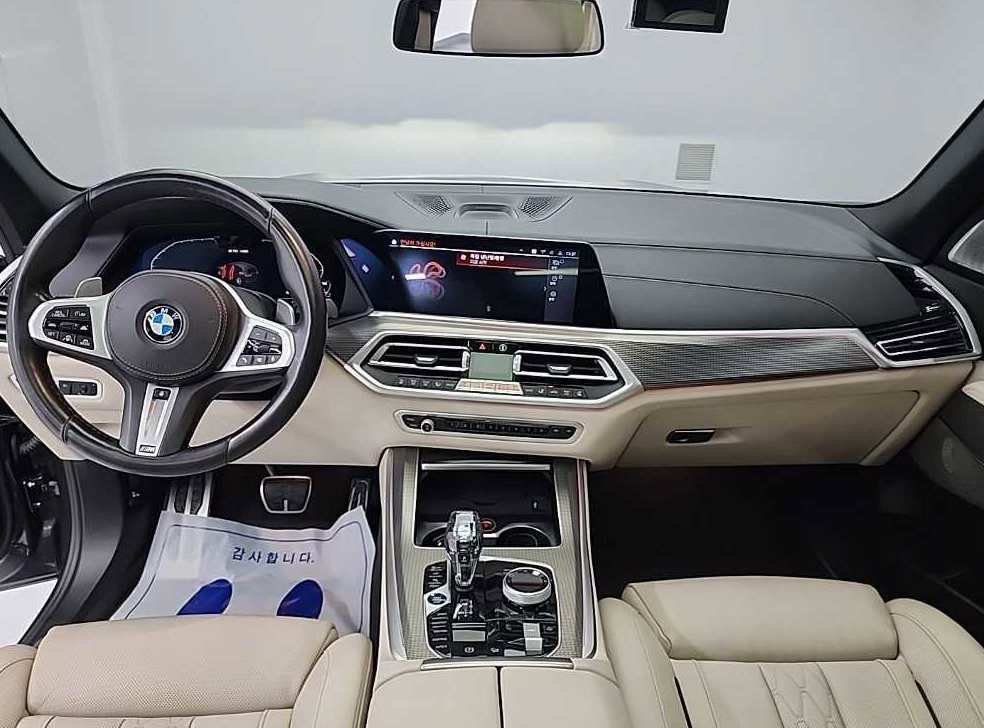 BMW X5 M50i 사진 7