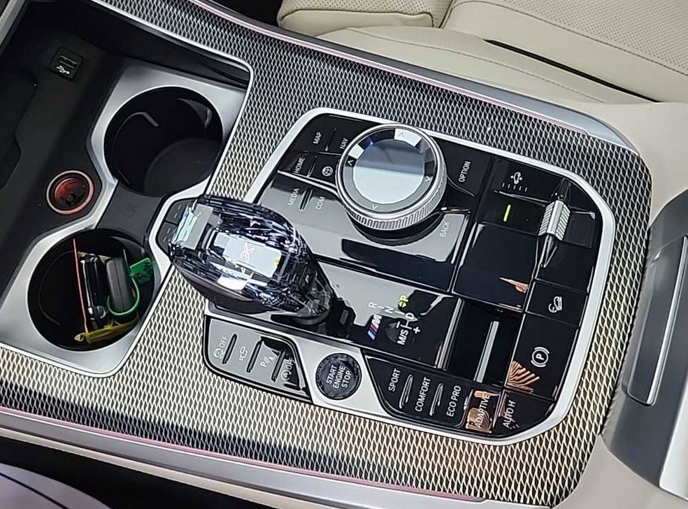BMW X5 M50i 사진 8