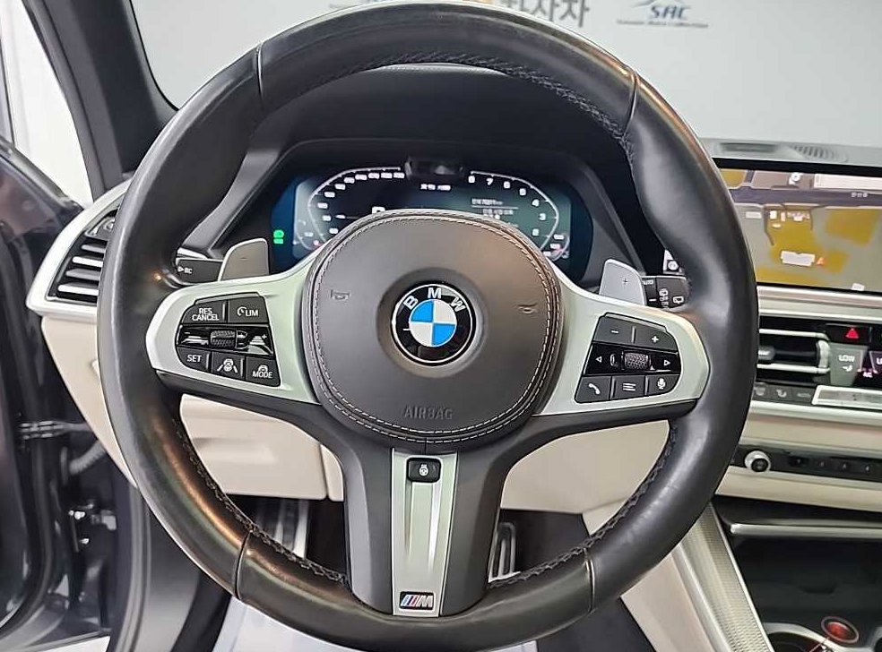 BMW X5 M50i 사진 9