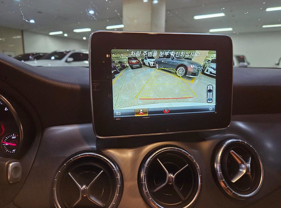 벤츠 CLA 클래스 CLA 220 AMG LINE 사진 14