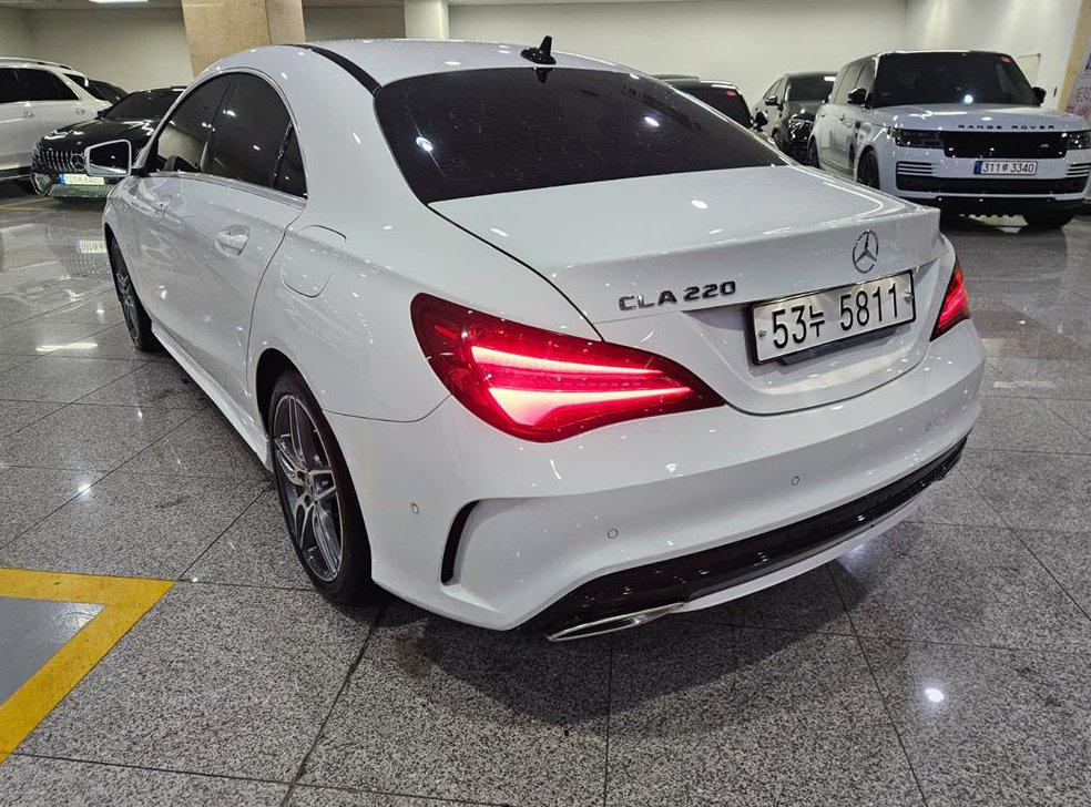벤츠 CLA 클래스 CLA 220 AMG LINE 사진 3