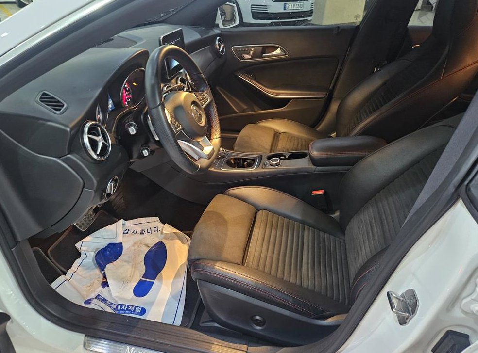 벤츠 CLA 클래스 CLA 220 AMG LINE 사진 9