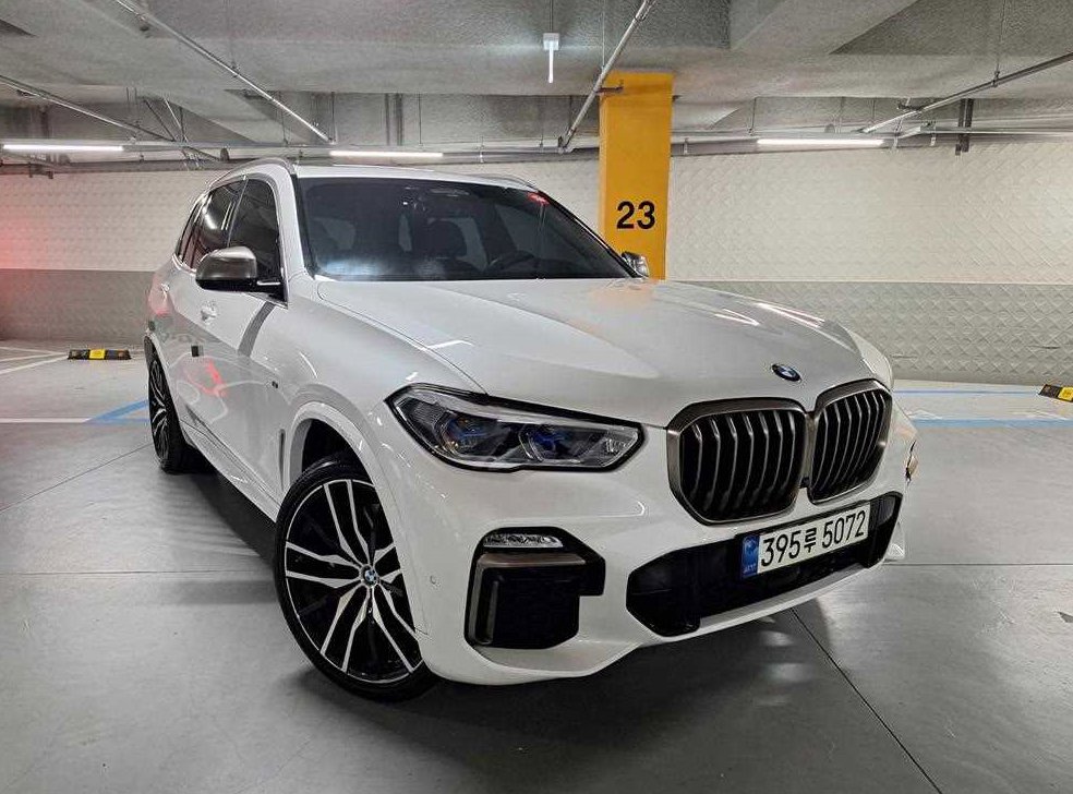 BMW X5 M50i