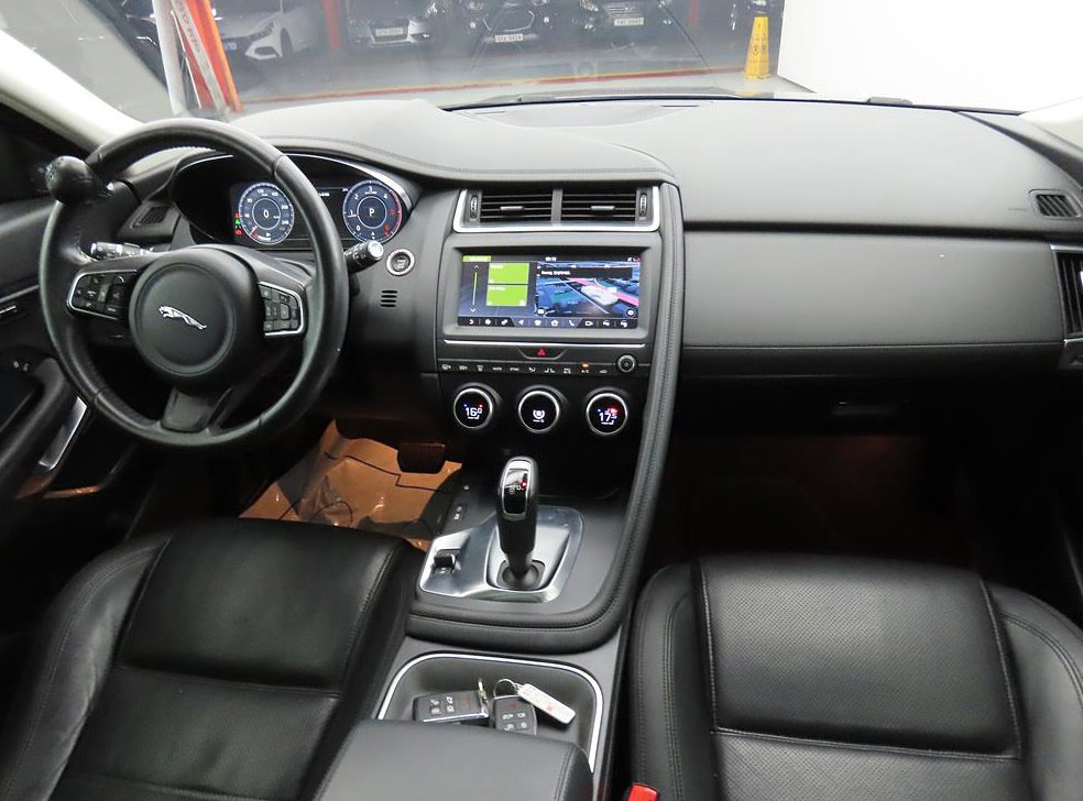 재규어 E-PACE D180 SE 사진 5
