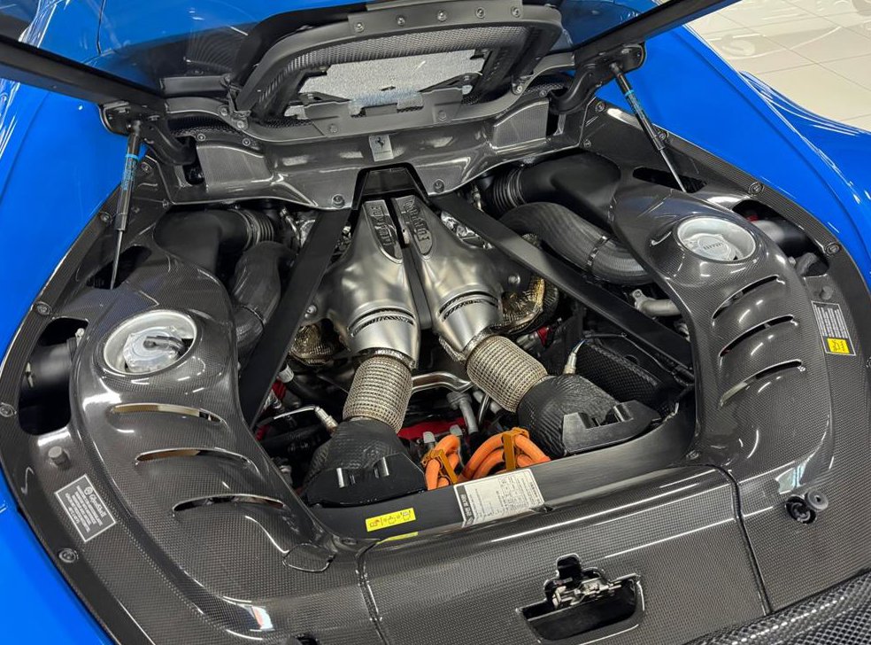 페라리 296 3.0 V6 PHEV 사진 5
