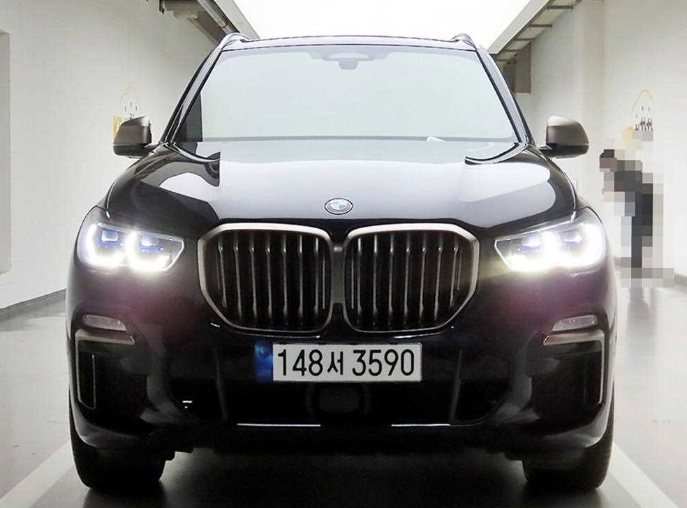 BMW X5 M50i