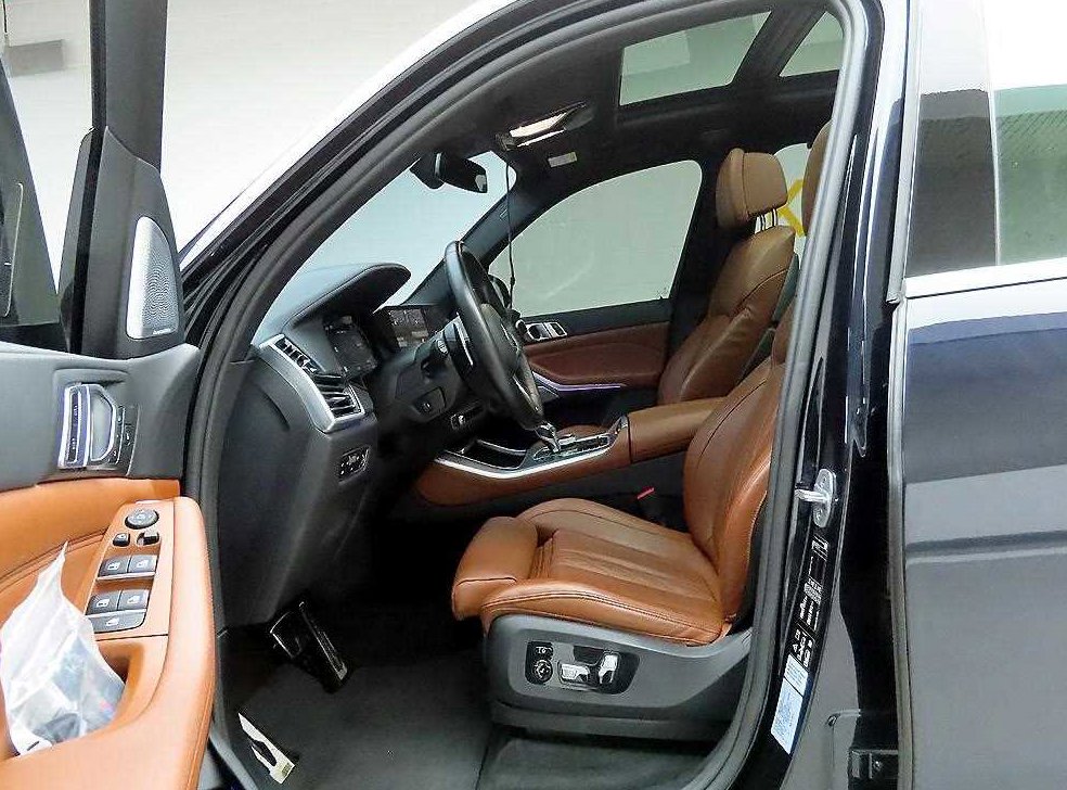 BMW X5 M50i 사진 13