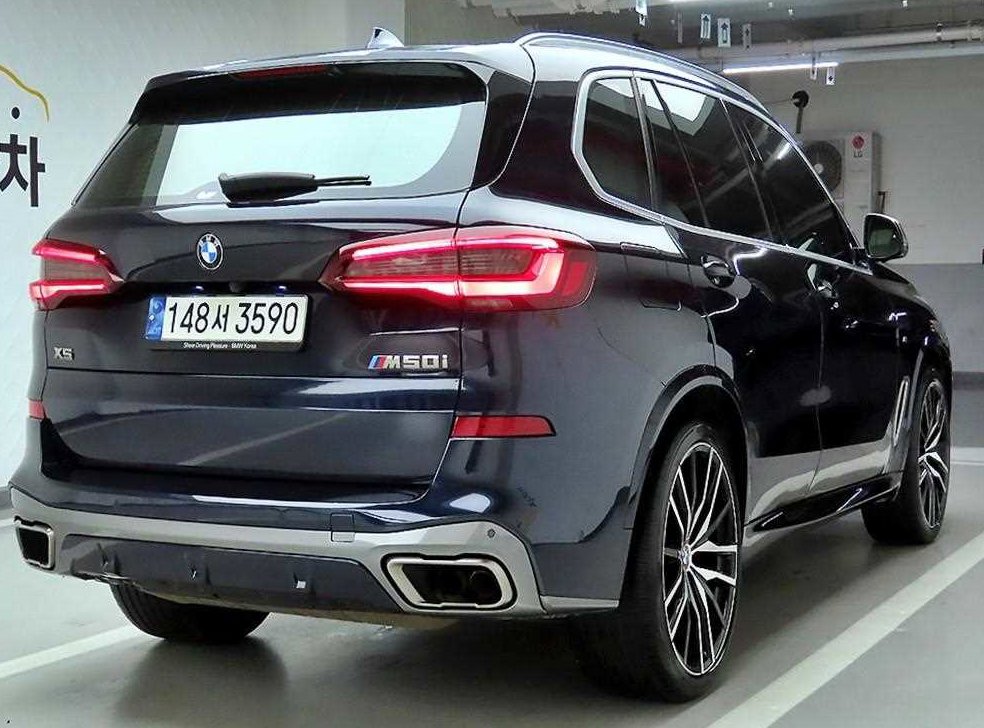 BMW X5 M50i 사진 4