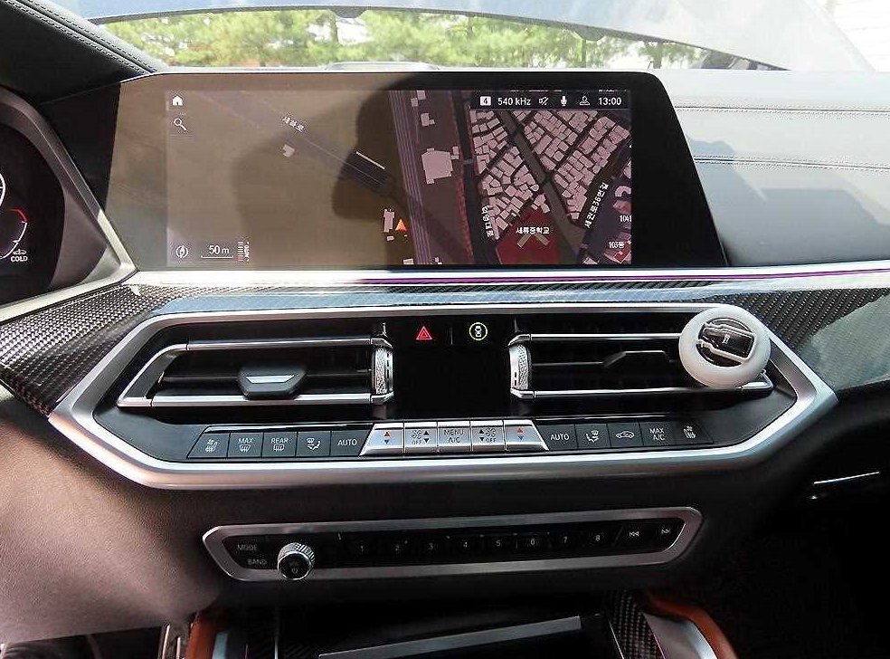 BMW X6 M50i 사진 14