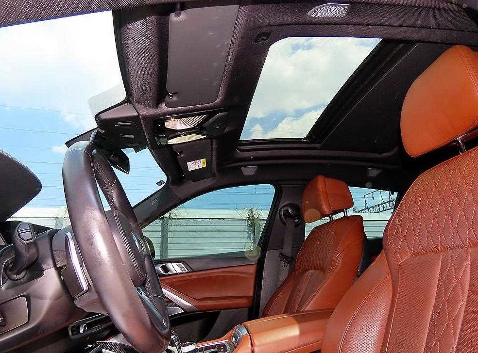 BMW X6 M50i 사진 15